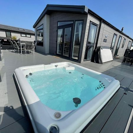 Indulgence Lakeside Lodge I3 With Hot Tub, Private Fishing Peg Situated At Tattershall Lakes Country Park Luaran gambar