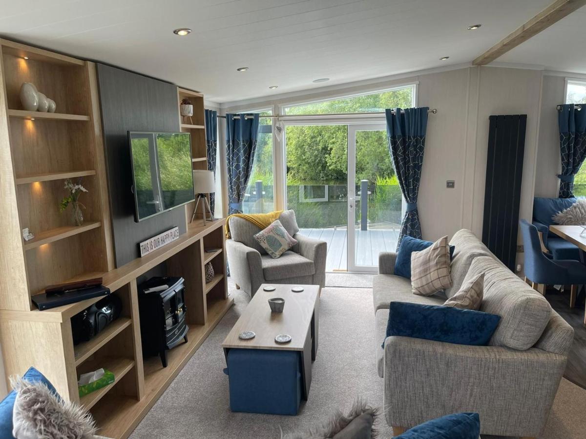 Indulgence Lakeside Lodge I3 With Hot Tub, Private Fishing Peg Situated At Tattershall Lakes Country Park Luaran gambar