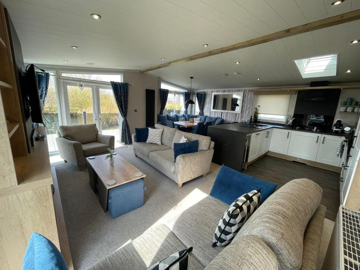 Indulgence Lakeside Lodge I3 With Hot Tub, Private Fishing Peg Situated At Tattershall Lakes Country Park Luaran gambar