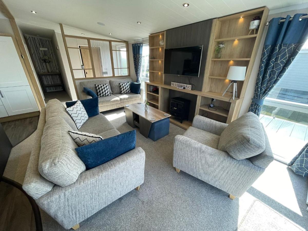 Indulgence Lakeside Lodge I3 With Hot Tub, Private Fishing Peg Situated At Tattershall Lakes Country Park Luaran gambar