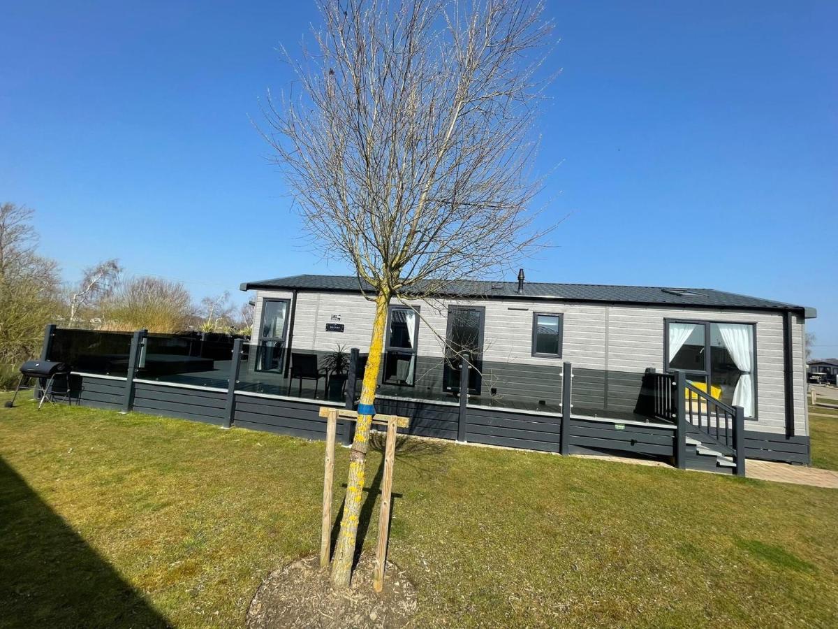 Indulgence Lakeside Lodge I3 With Hot Tub, Private Fishing Peg Situated At Tattershall Lakes Country Park Luaran gambar