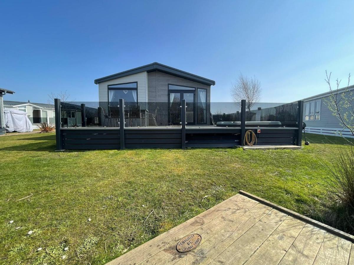 Indulgence Lakeside Lodge I3 With Hot Tub, Private Fishing Peg Situated At Tattershall Lakes Country Park Luaran gambar