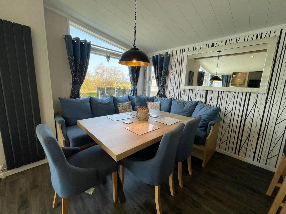 Indulgence Lakeside Lodge I3 With Hot Tub, Private Fishing Peg Situated At Tattershall Lakes Country Park Luaran gambar