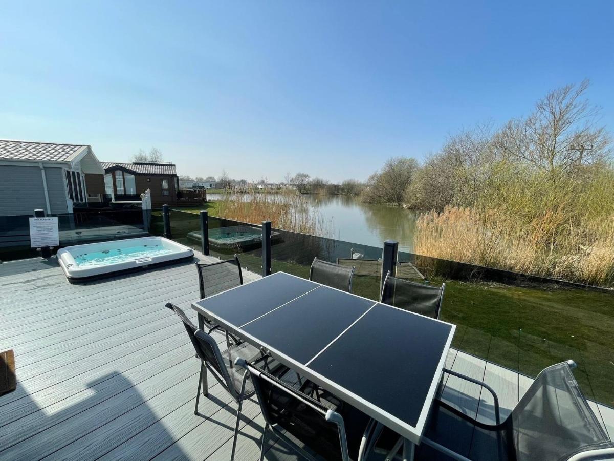 Indulgence Lakeside Lodge I3 With Hot Tub, Private Fishing Peg Situated At Tattershall Lakes Country Park Luaran gambar