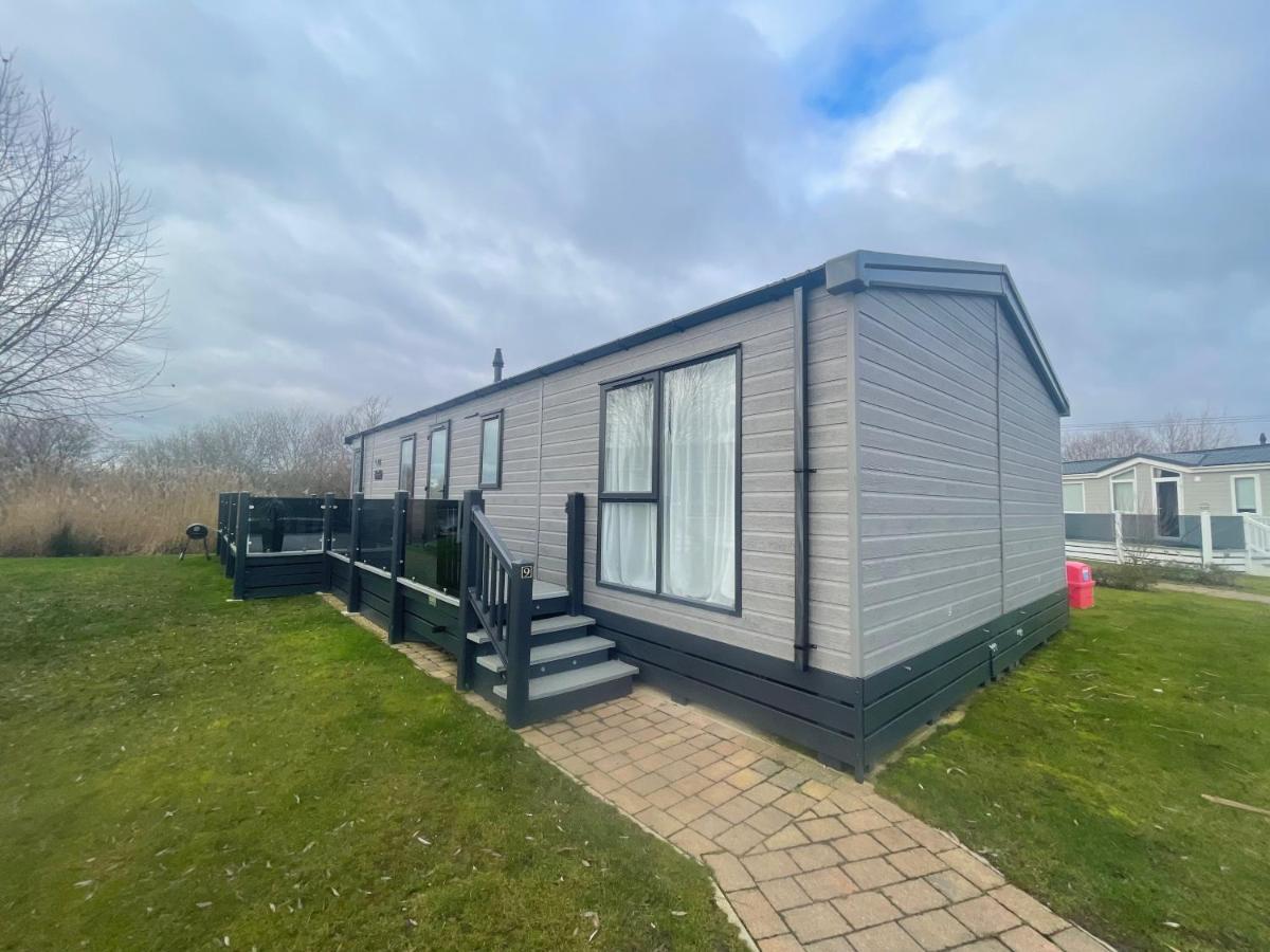 Indulgence Lakeside Lodge I3 With Hot Tub, Private Fishing Peg Situated At Tattershall Lakes Country Park Luaran gambar