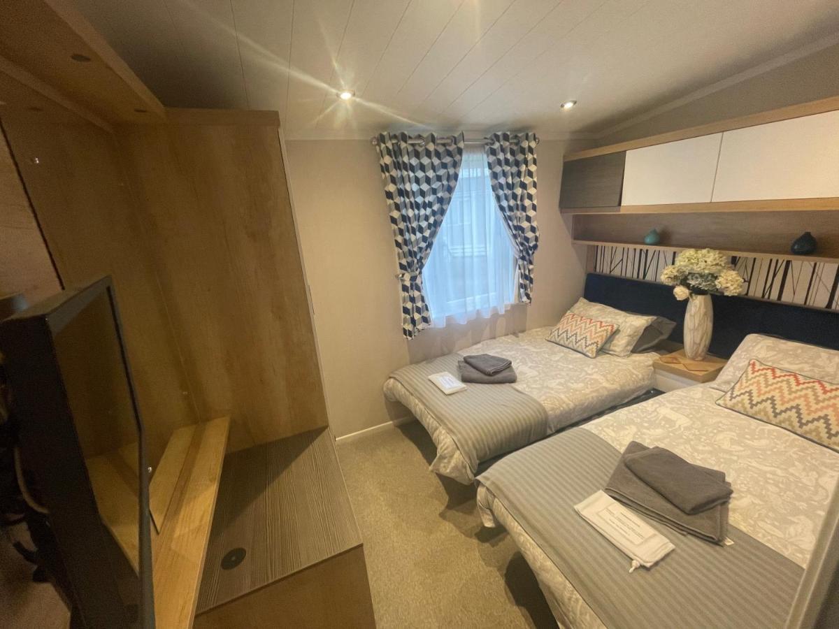 Indulgence Lakeside Lodge I3 With Hot Tub, Private Fishing Peg Situated At Tattershall Lakes Country Park Luaran gambar